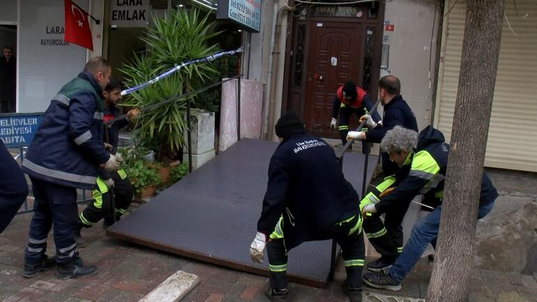 Bahçelievler'de önündeki kaldırım çöken binada inceleme