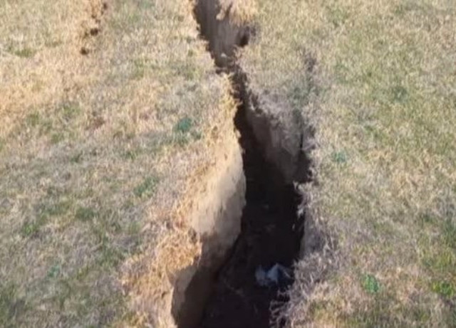 Deprem sonrası Osmaniye'de korkutan görüntü! Yer ikiye bölündü