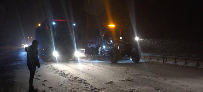 Çorum'da yoğun kar yağışı ulaşımı etkiledi