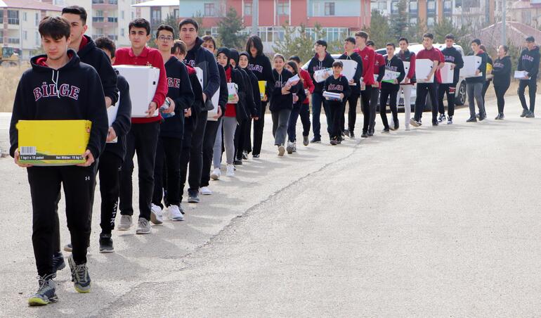 Erzurumlu öğrenciler, Adıyaman'daki öğrencilere bir minibüs dolusu kitap gönderdi