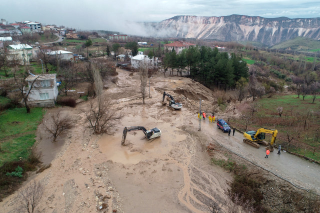 Şanlıurfa ve Adıyaman'dan gelen görüntüler sel felaketinin boyutunu gözler önüne serdi