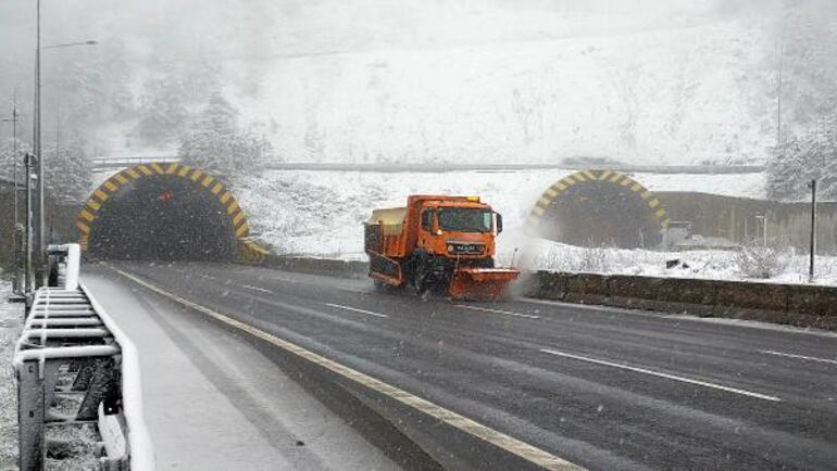 Bolu Dağı'nda kar yağışı