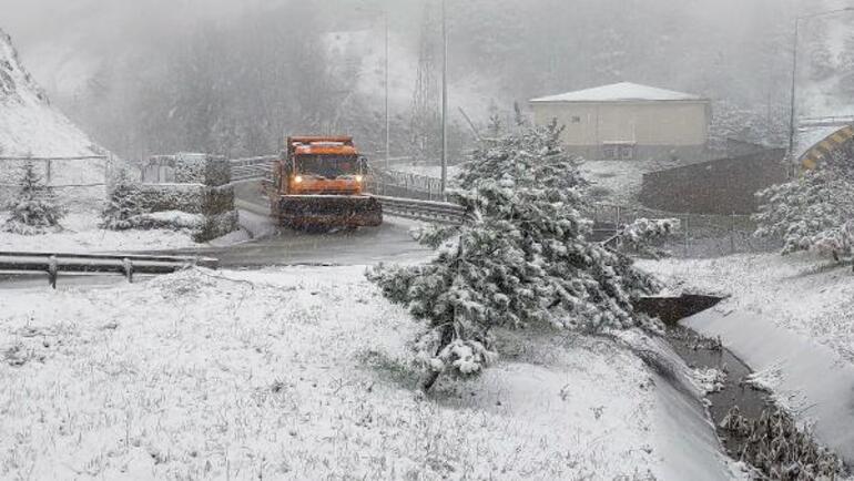 Bolu Dağı'nda kar yağışı