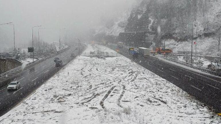 Bolu Dağı'nda kar yağışı