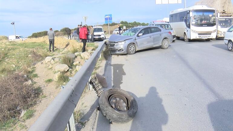 Başakşehir'de çarptığı bariyer otomobile ok gibi saplandı