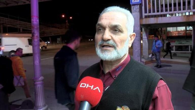 Sultangazi'de hafriyat kamyonunun damperi üst geçide çarptı: Geçit yaya trafiğine kapatıldı