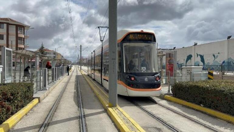 Tramvay yoluna giren kamyonetin çarptığı liseli hayatını kaybetti