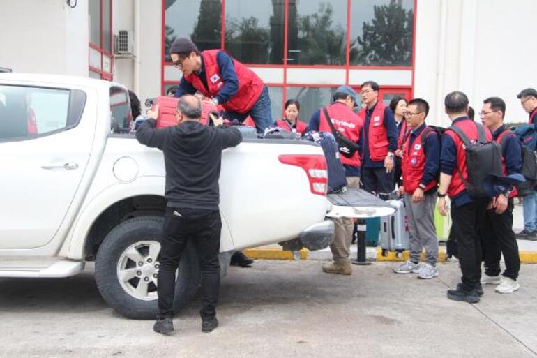 Güney Koreli gönüllüler, depremzedeler için Osmaniye'de