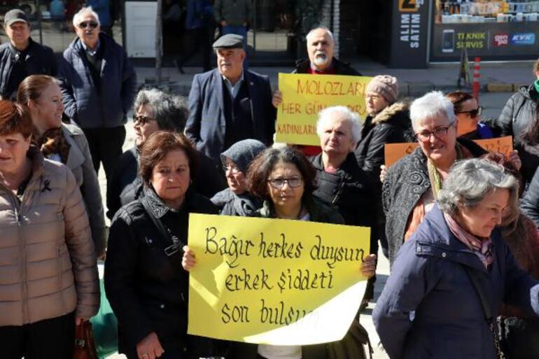 Depremde ölen kadınlar için 'sessiz' 8 Mart yürüyüşü