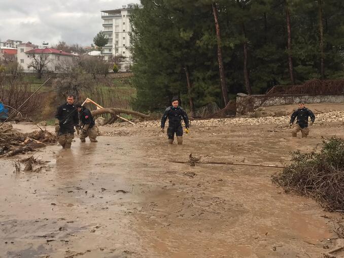 Adıyaman'da, sele kapılan anne ve bebeği 6 gündür aranıyor