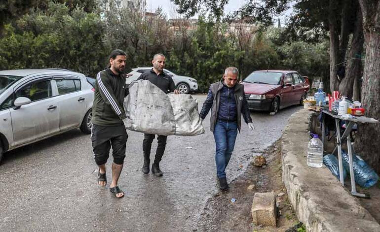 1999 depremini yaşadı, gittiği Hatay'da depremzedelerin 'Serkan Ağabeyi' oldu