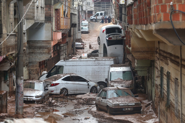 Deprem bölgesindeki sel felaketinin boyutu suların çekilmesiyle gözler önüne serildi