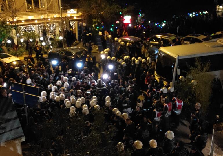 Taksim'e yürümek isteyen kadınlara polis müdahalesi