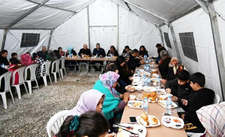 Deprem bölgesi Osmaniye'de ilk sahur