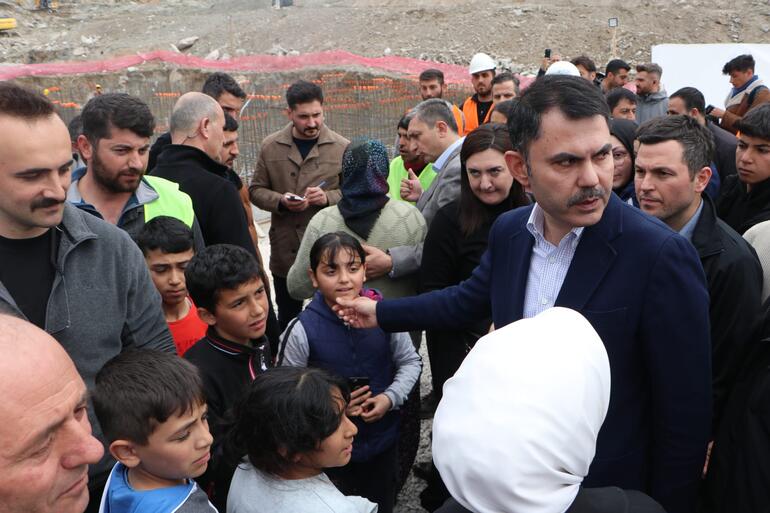 Bakan Kurum: Sözleşmesini imzaladığımız 32 bin konuttan 20 bininin temelini atıyoruz