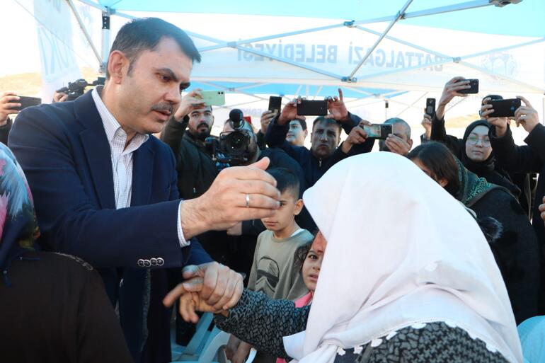 Bakan Kurum: Sözleşmesini imzaladığımız 32 bin konuttan 20 bininin temelini atıyoruz