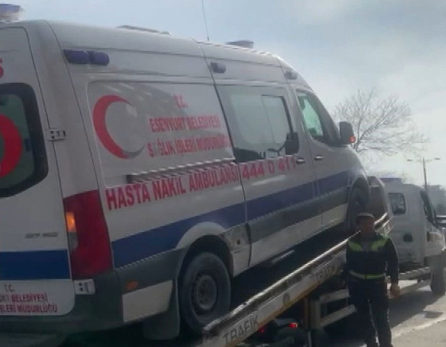 Esenyurt Belediyesi'ne ait ambulans hasta nakli sırasında haczedildi