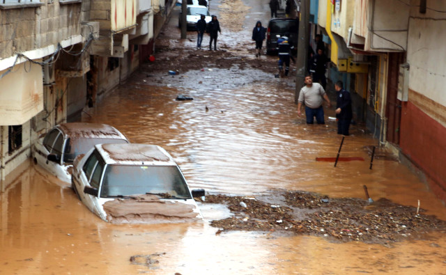 Sel felaketinde 16 kişinin can verdiği Şanlıurfa'da sağanak! Sokaklar yeniden göle döndü