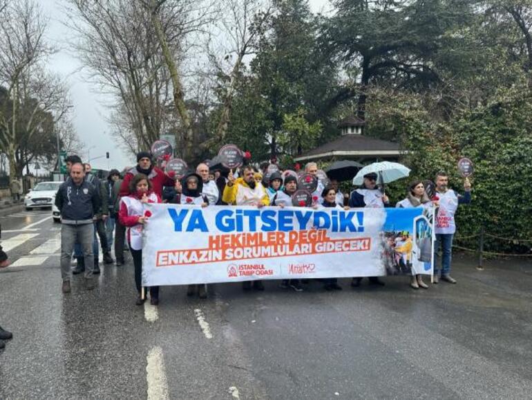 Kadıköy'de hekimler, depremde kaybettikleri meslektaşlarını andı