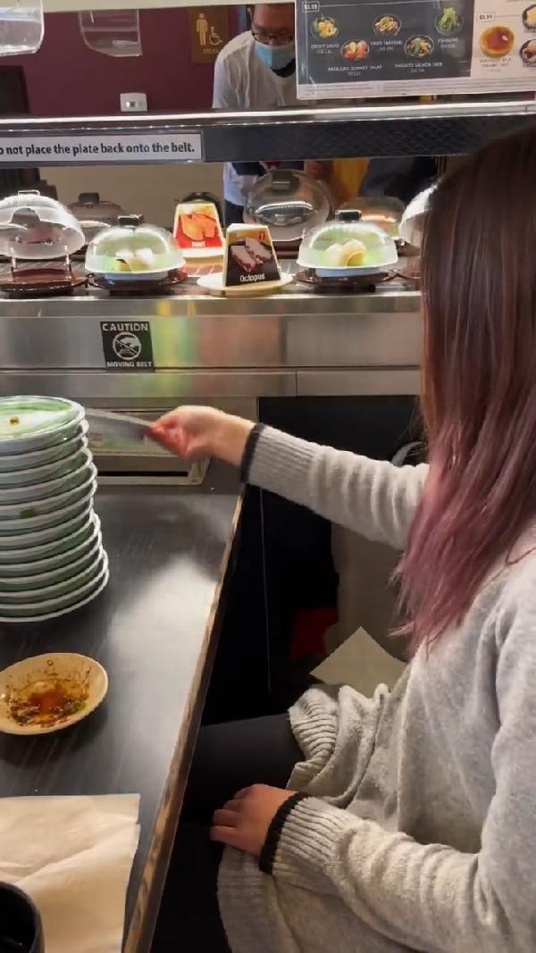 Japonya'da 'suşi şakası' krizi! Restoranlar bir bir kapanıyor, 3 kişi gözaltına alındı