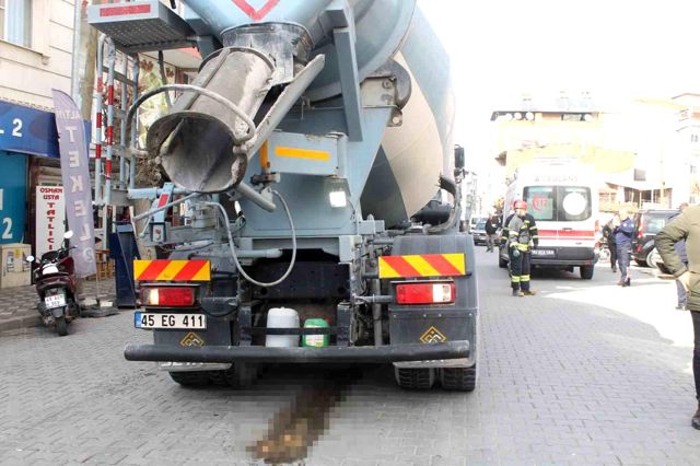 Kızını son anda kurtaran anne, beton mikserinin altında feci şekilde can verdi