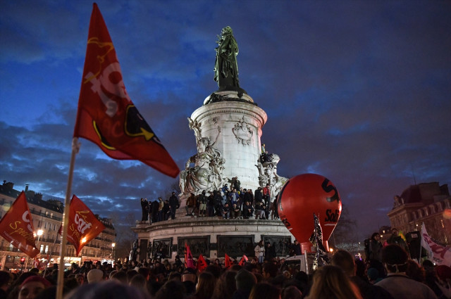 Fransa'yı yangın yerine çeviren eylemler sonrasında Macron'dan zeytin dalı! Sendikalarla görüşecek