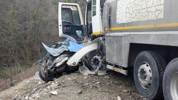 Su tankeriyle çarpışan otomobildeki çift hayatını kaybetti