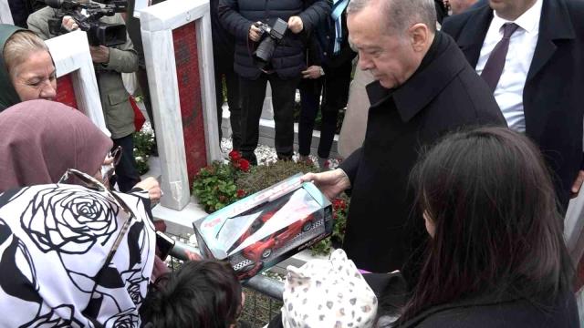 Cumhurbaşkanı Erdoğan, 200 TL harçlık verdiği çocuğa takıldı: Anladı bu, parayı tanıyor