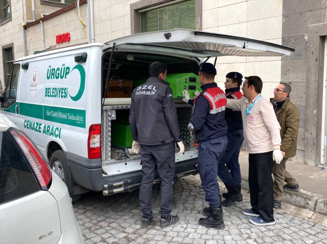 Balayına giden yeni evli çift, otel odasında ölü bulundu