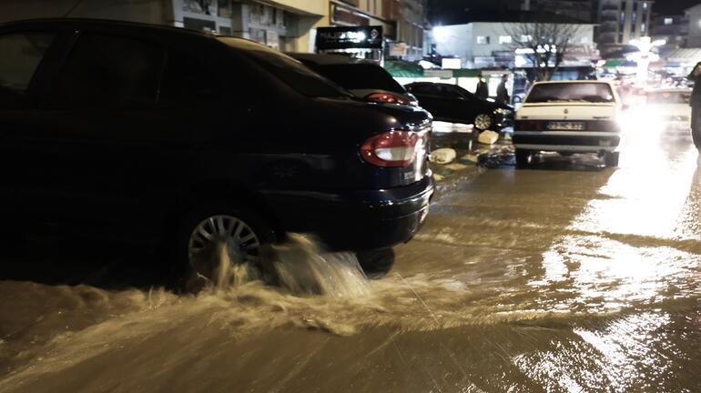 Bingöl'de sağanak günlük yaşamı olumsuz etkiledi