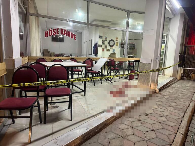 Kahvehanede oğlunun tartıştığı müşterilere pompalı ile ateş etti: 1 ölü, 1 yaralı