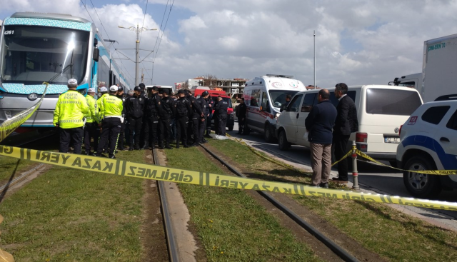 Konya'da tramvayın altında kalan anne öldü, çocuğu ağır yaralandı