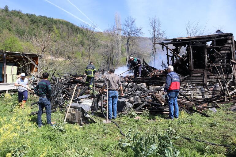 Ahşap evde yangın: 1 ölü, 1 yaralı