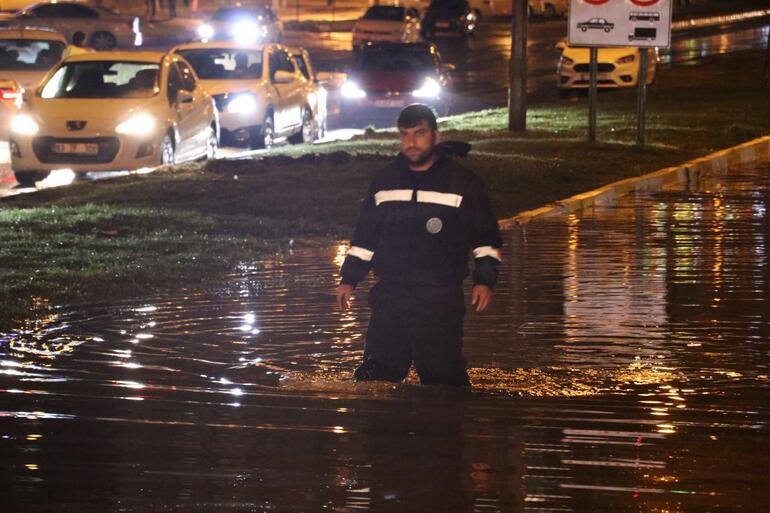 Diyarbakır’da sağanak, hayatı olumsuz etkiledi