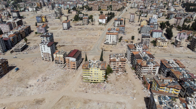 Depremin yıktığı Hatay'da enkaz kalktı, koca şehir adeta dümdüz oldu! Görüntüler yürek dağlıyor