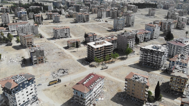 Depremin yıktığı Hatay'da enkaz kalktı, koca şehir adeta dümdüz oldu! Görüntüler yürek dağlıyor