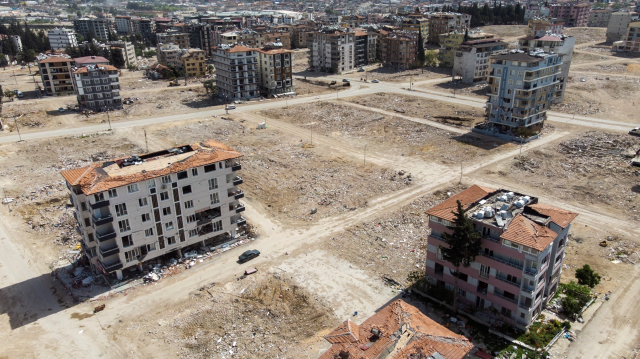 Depremin yıktığı Hatay'da enkaz kalktı, koca şehir adeta dümdüz oldu! Görüntüler yürek dağlıyor