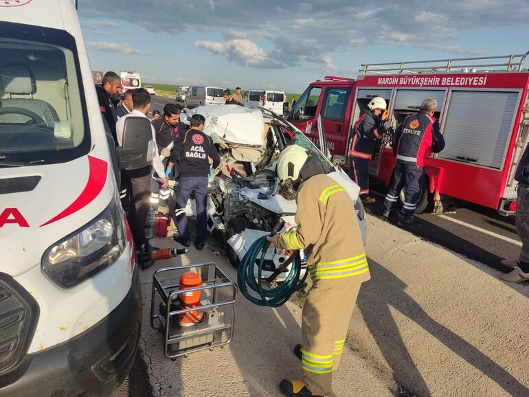 Nusaybin'de hafif ticari araç ile TIR çarpıştı: 1 ölü, 3 yaralı