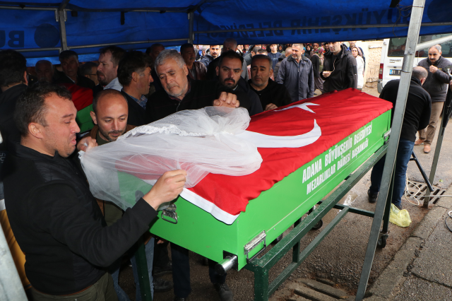 Acılı kardeş gözyaşlarıyla anlattı! Üzerine kaya düşen otomobilde ölen Dilek Öğretmen'in hedefi yönetici olmakmış