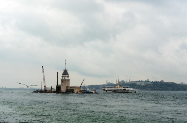 Etrafını saran brandalar kaldırıldı, görüntü mest etti! İşte Kız Kulesi'nin son hali