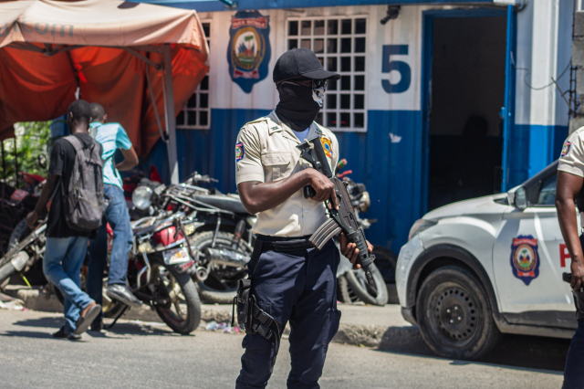 Haiti'de çete üyesi olduğundan şüphelenilen 13 kişi yakılarak öldürüldü