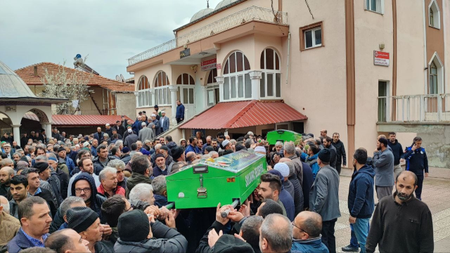 Samsun'da imam evladın en acı görevi: Anne ve babasının cenaze namazlarını kıldırdı