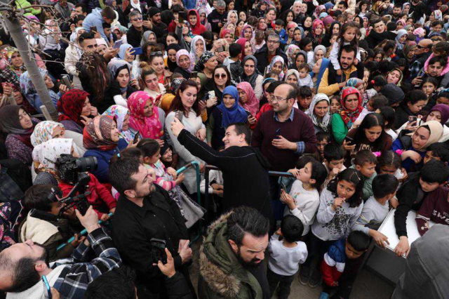 Afet bölgelerini unutmayan Acun Ilıcalı, 30 bin depremzede çocuğa oyuncak dağıttı