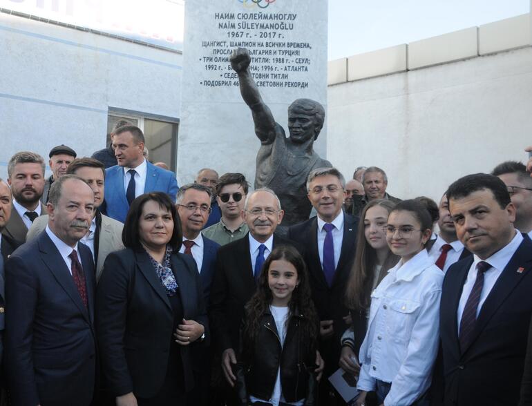 Kılıçdaroğlu, marteniçkayı Bulgaristan'da öldürülen Türkan bebeğin anıtının ağacına astı