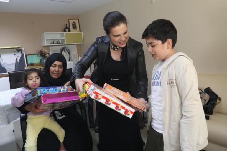 Depremde uzuvlarını kaybeden kardeşlere Çocuk İyilik Merkezi'nde protez takıldı