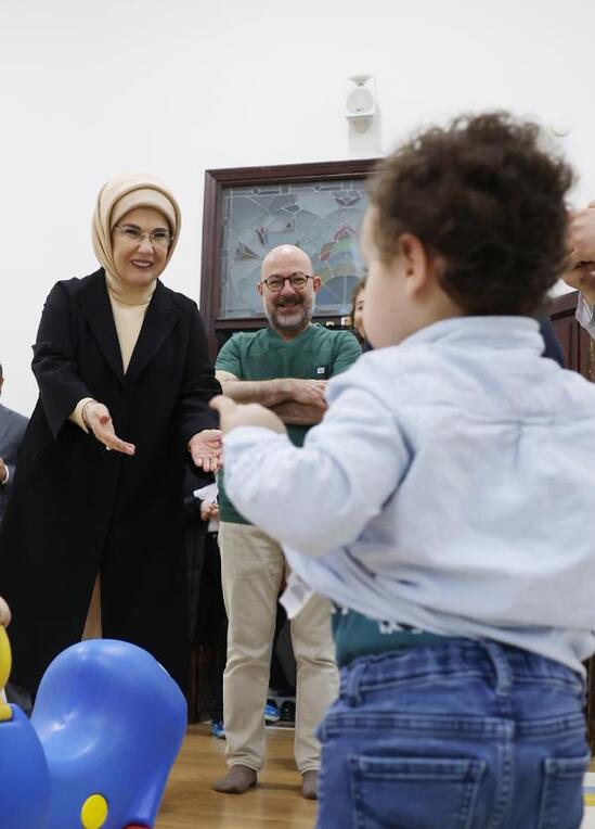 Emine Erdoğan, Darülaceze sakinleriyle iftarda buluştu