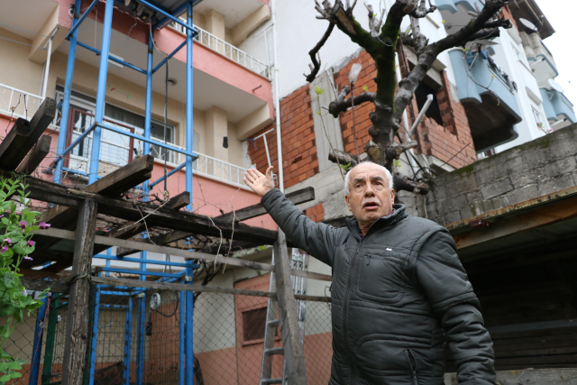 Beş gün önce evlenen yaşlı çifti asansör kazası ayırdı