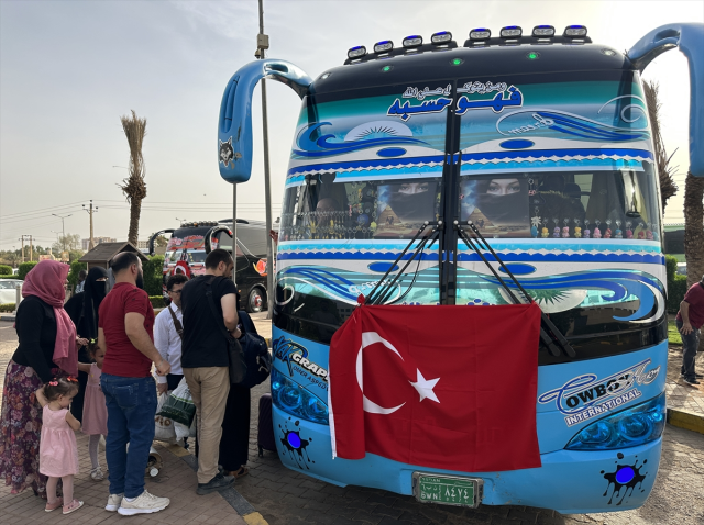 Çatışmaların 2. haftaya girdiği Sudan'daki Türk vatandaşları tahliye ediliyor