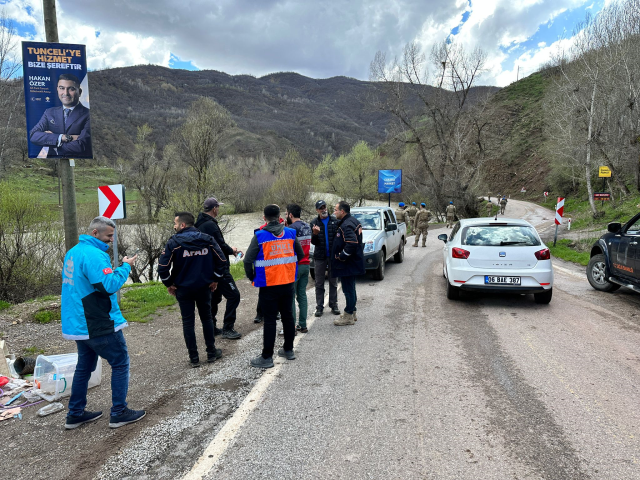 Tunceli'de otomobil Munzur Çayı'na uçtu! Akıntıya kapılan 3 gençten haber yok