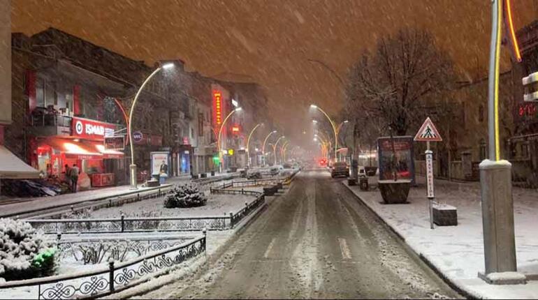 Bayburt’ta Nisan ayında kar yağışı